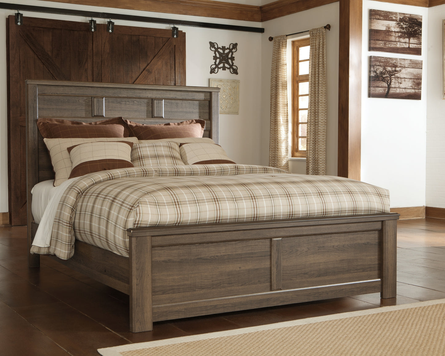 Juararo Queen Panel Bed with Mirrored Dresser and 2 Nightstands