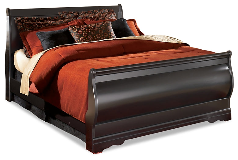 Huey Vineyard  Sleigh Bed With Dresser